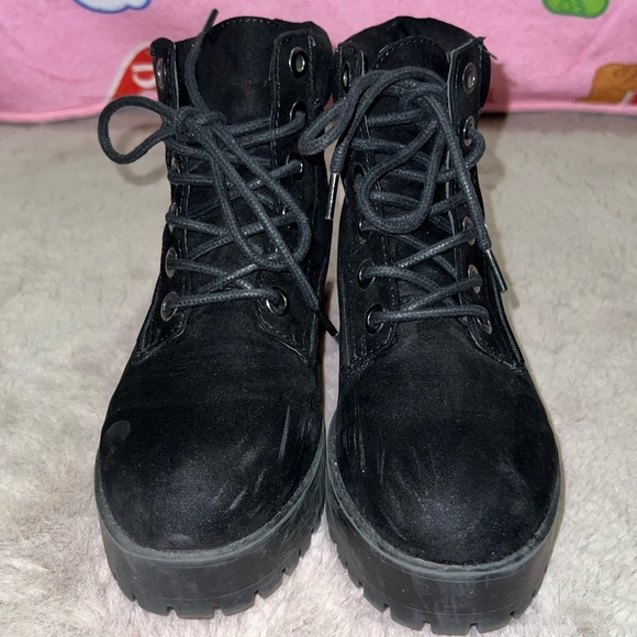 *****SOLD**** ASOS NEW LOOK BOOTS - Picture 3 of 4